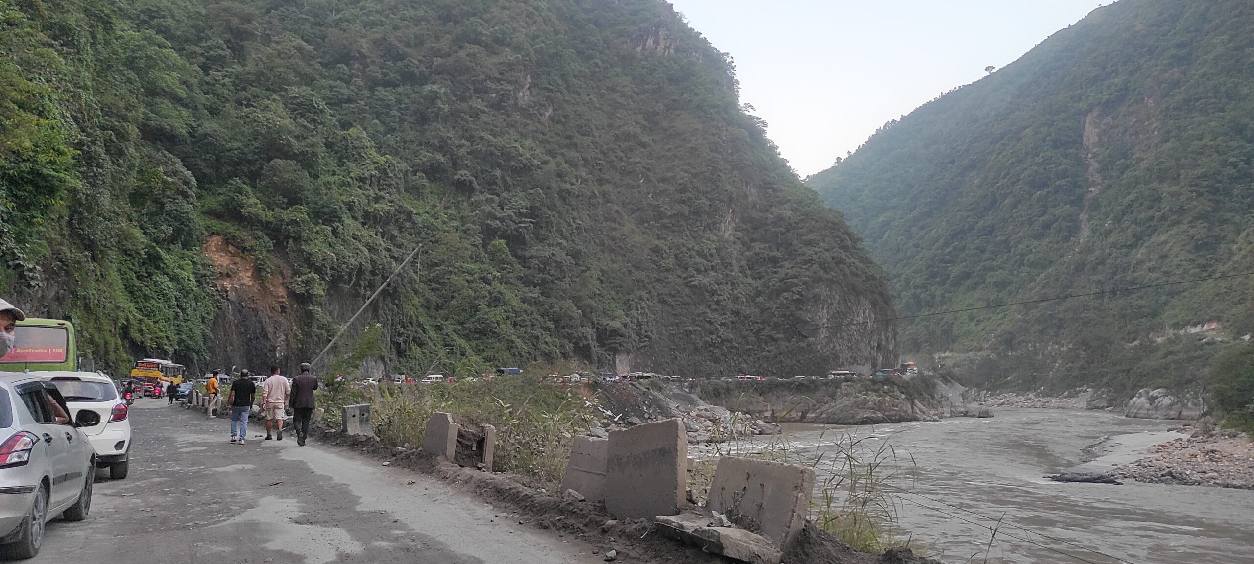 मुख्य सडकको अवस्था: काठमाडौँ उपत्यकामा सवारी सामान्य, तर विभिन्न राजमार्ग अवरुद्ध
