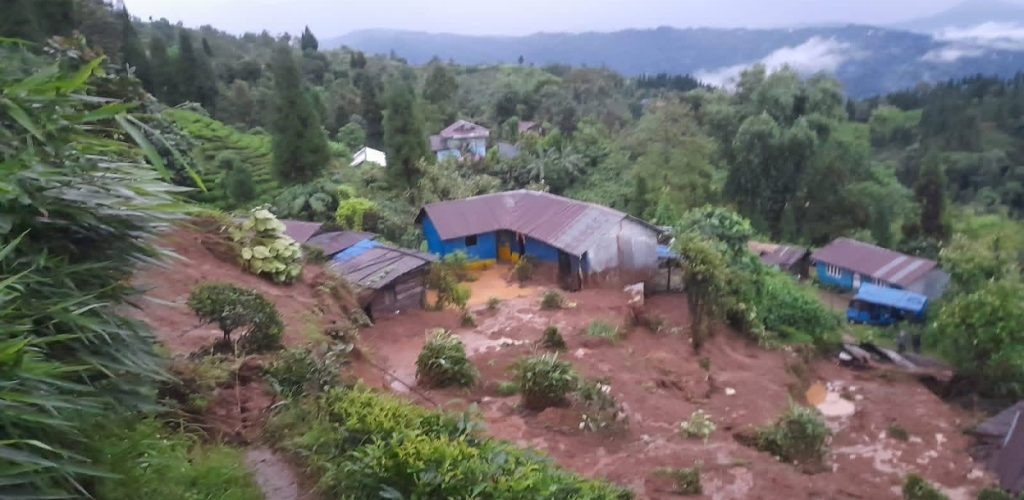 जब घर हरायाे अनि मात्र थाहा भयो पहिरोले ८ जना पुरेको
