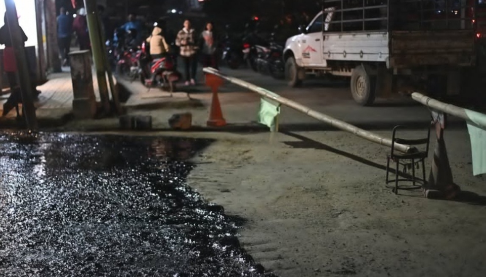 स्थानीयको अवरोधपछि रातारात धमाधम पिच, वडाध्यक्ष नै फिल्डमा