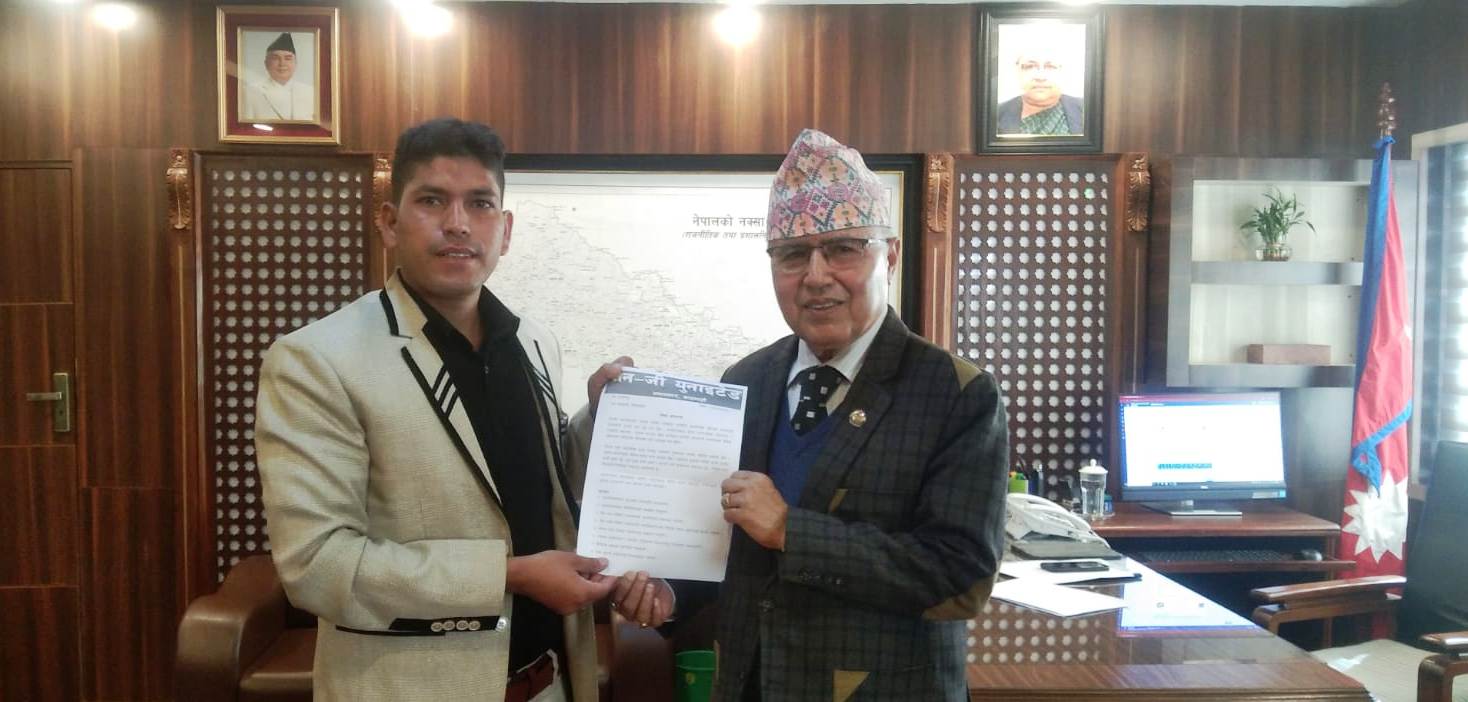 गभर्नरलाई बर्खास्तीको माग गर्दै जेन–जी युनाइटेडले अर्थमन्त्रीलाई बुझायो ज्ञापनपत्र